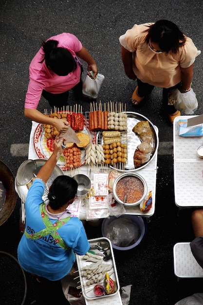 Photo woman eating food