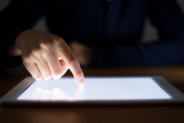 Photo woman finger touch on the screen of digital tablet