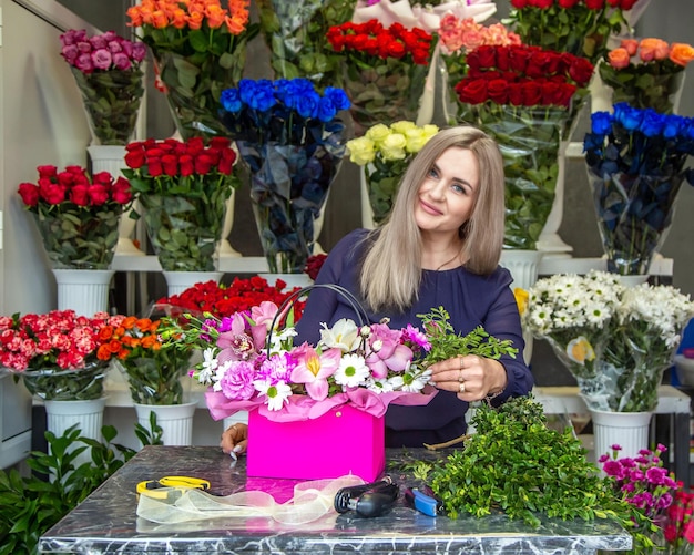 Foto concetto di piccola impresa del fiorista della donna