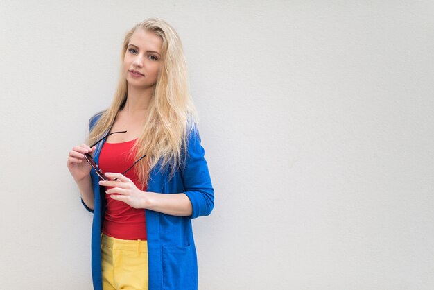 Woman in front of a white wall