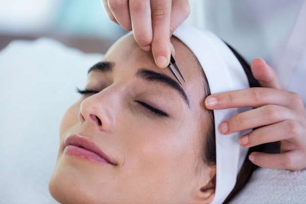 Woman getting her eyebrows shaped