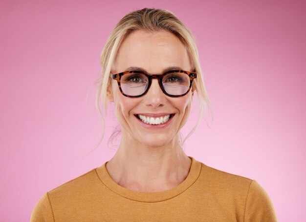 Photo woman glasses and portrait to smile on pink background studio backdrop and happiness happy female model face and spectacles for fashion eye care and vision of frames cosmetic beauty and lenses