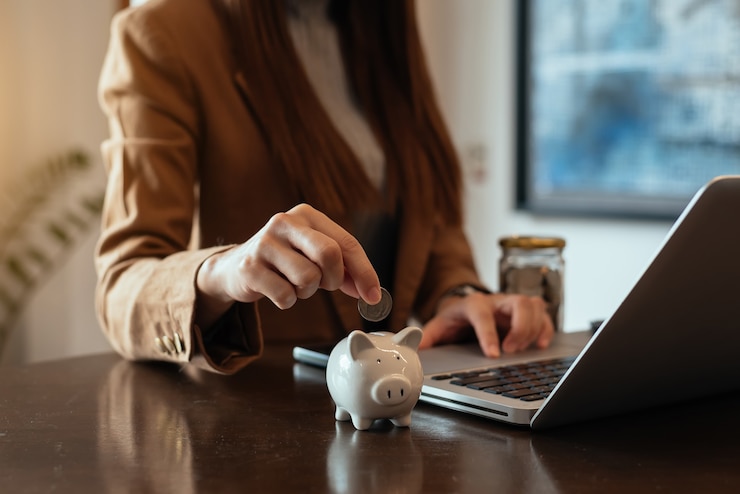 Photo woman hand holding coin with pig piggy bank. saving and financial accounts concept