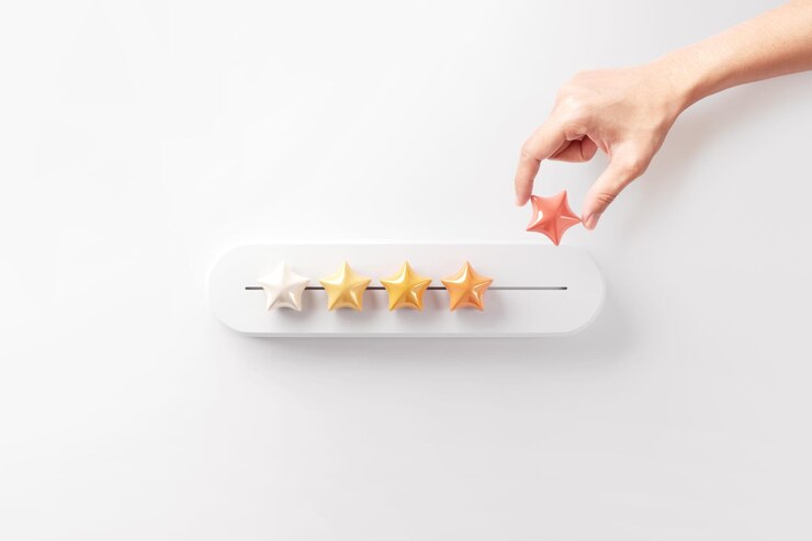 Photo woman hand showing on five star to increase rating