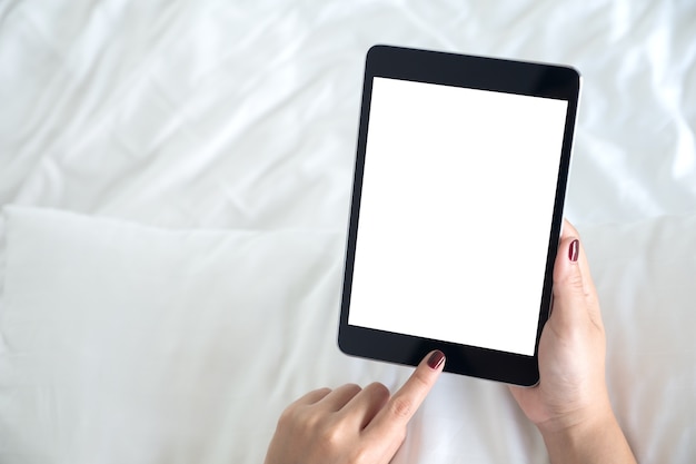 Woman hand using tablet pc