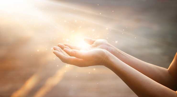 Photo woman hands praying for blessing from god on sunset background 