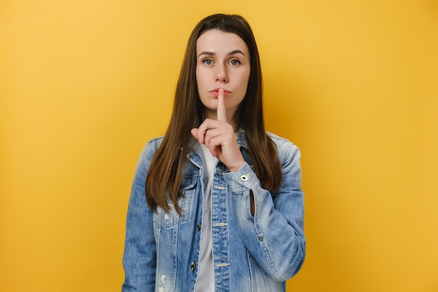 woman has secret plan makes silence gesture