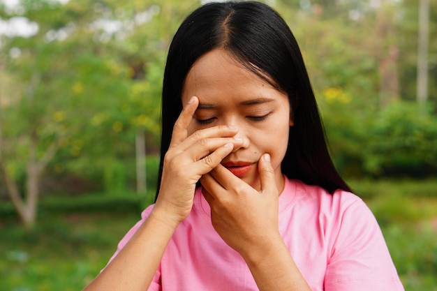 woman has a stuffy nose