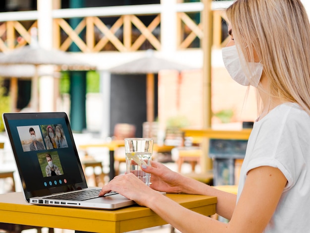 Photo woman having a business video call on laptop