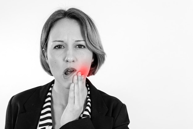 Foto donna che ha mal di denti