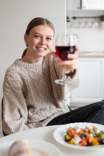 Photo woman having a virtual date