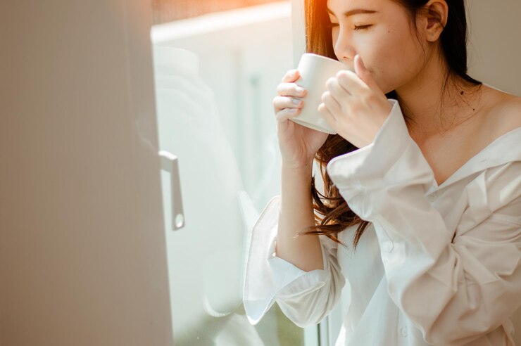 Photo コーヒーカップを持った女性
