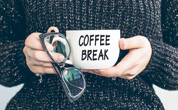 Photo woman holding mug of coffee with coffee break text