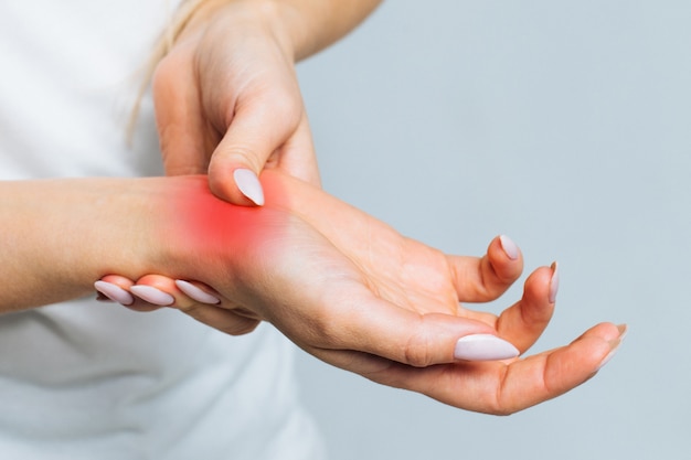 Photo woman holding painful wrist caused by prolonged work on computer.carpal tunnel syndrome, arthritis