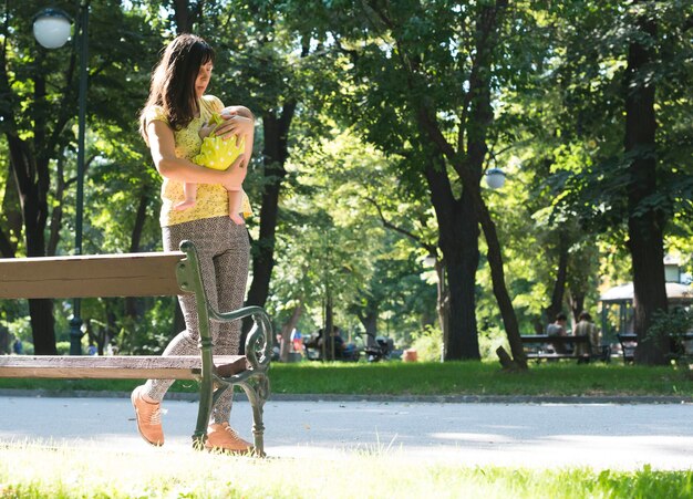 写真 公園の女性