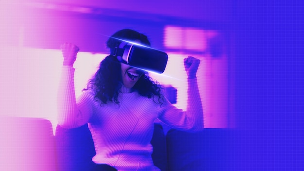 写真 vrメガネの女性メタバースホログラム女性はvrバーチャルリアリティゴーグルとメタバース仮想世界の経験をビジネスの将来のメタバーステクノロジーコンセプトに使用します