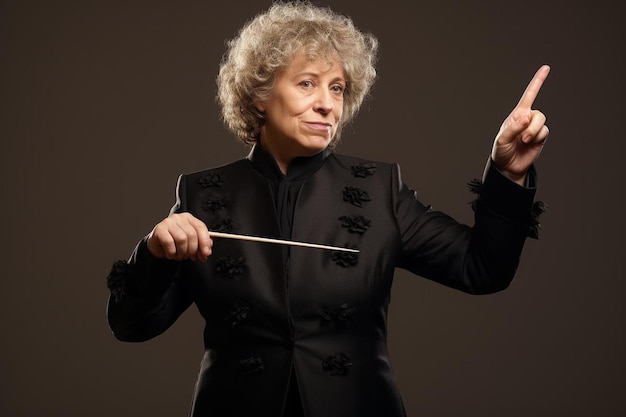 Photo a woman is playing a flute with a black jacket