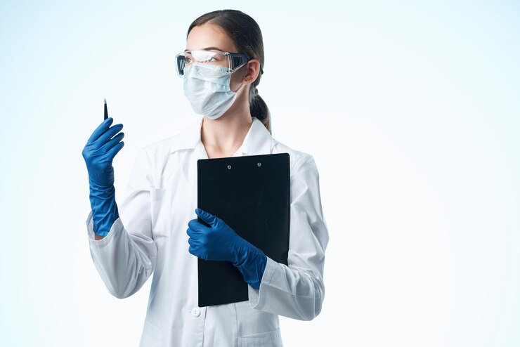 Photo woman laboratory assistant wearing medical mask chemistry science technology