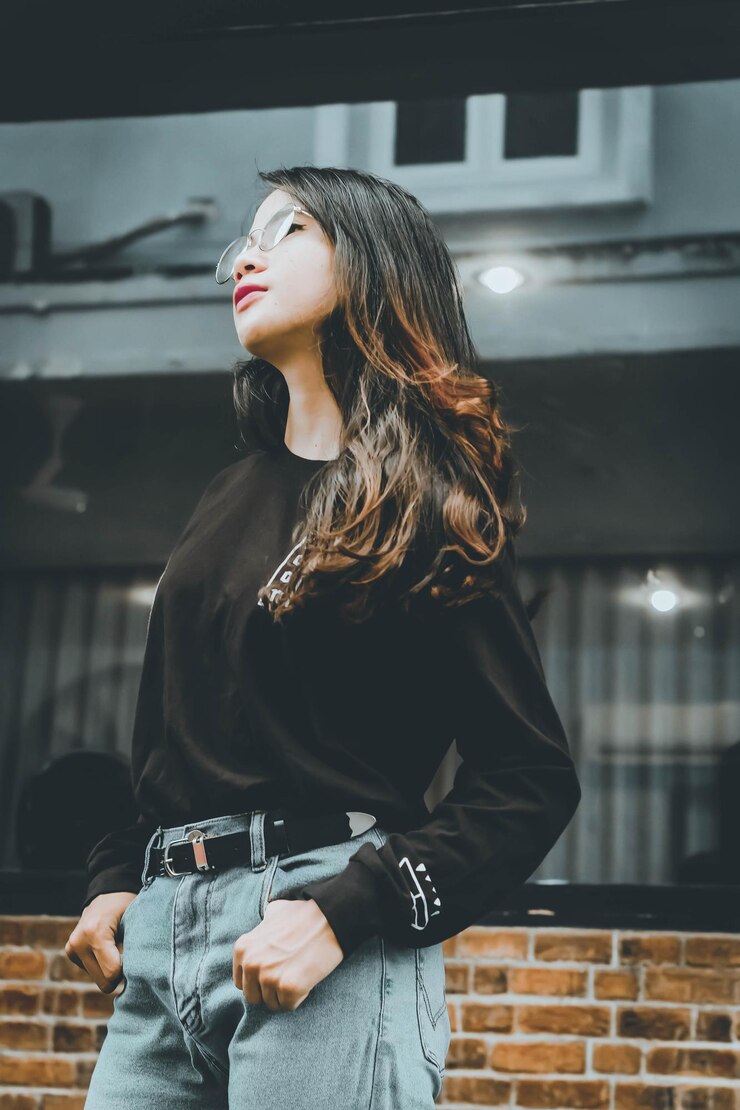 Photo 창문 에 서 있는 여자