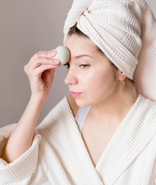 Woman make up with sponge