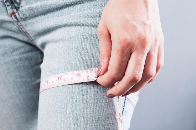 Woman measures the girth of the leg