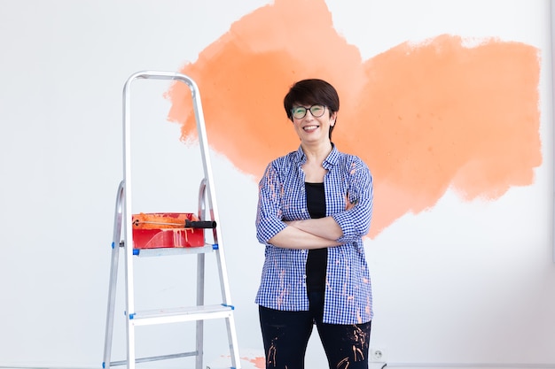 woman paints the wall