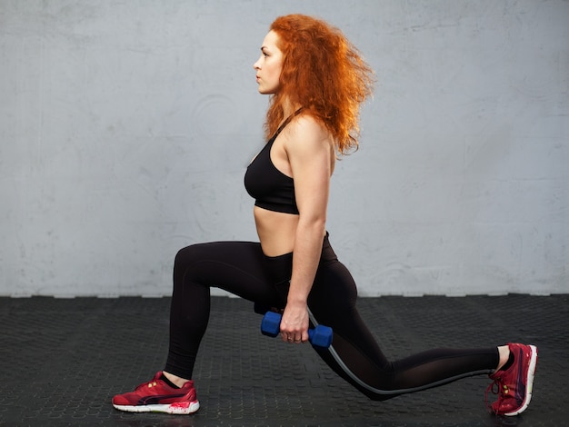 Woman performing frontal lunge