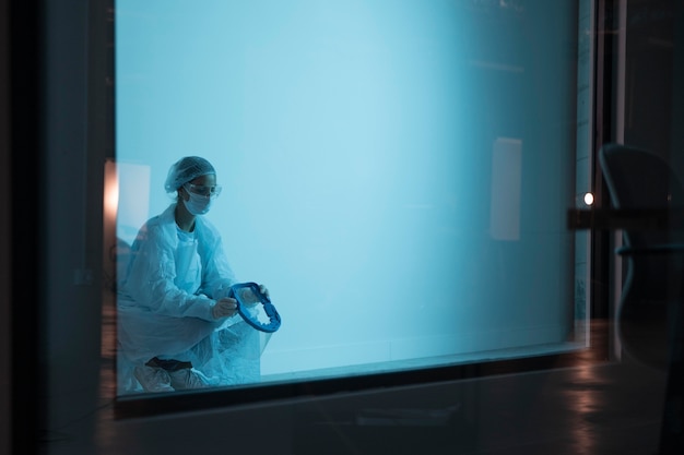 Photo woman in protective wear at hospital with copy space