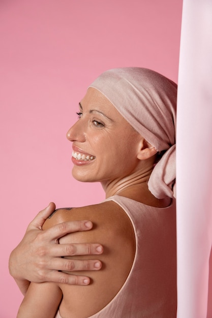 写真 乳がん後に回復している女性