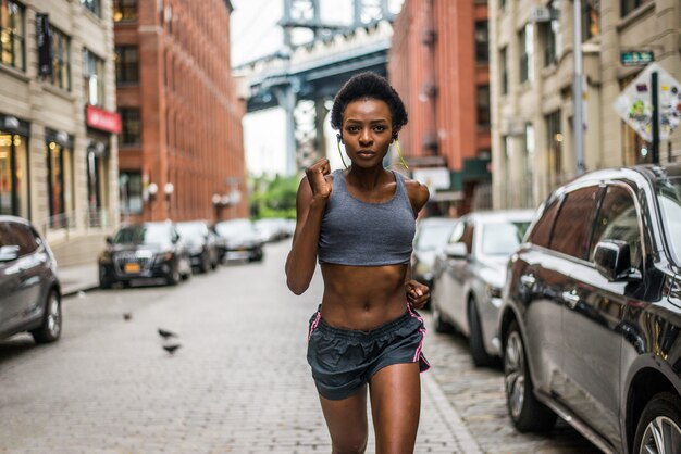 Photo woman running in new york