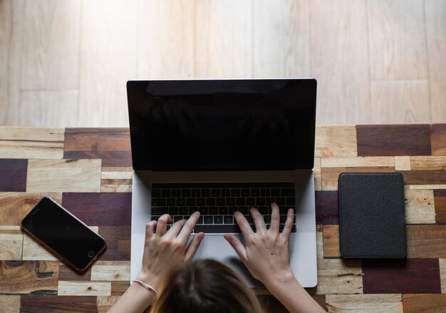 Photo woman's hands typing on laptop keyboard study and work online freelance