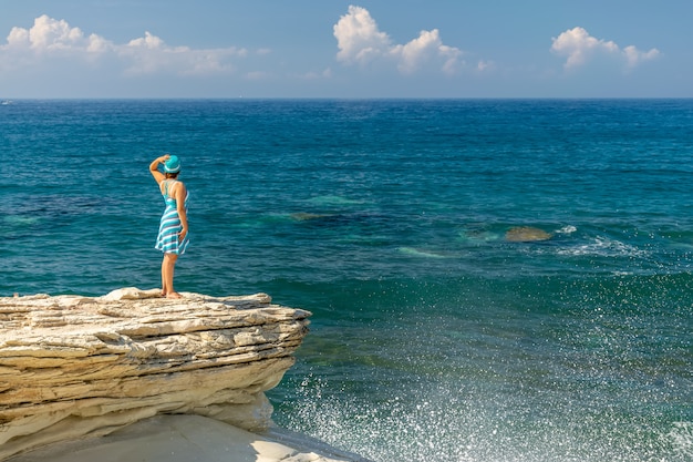 The woman says goodbye to the ships leaving the horizon