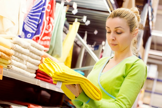 女性の買い物用タオル