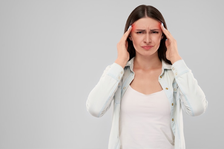 Photo woman showing headache