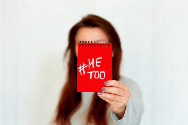 Woman showing a note with the text me too