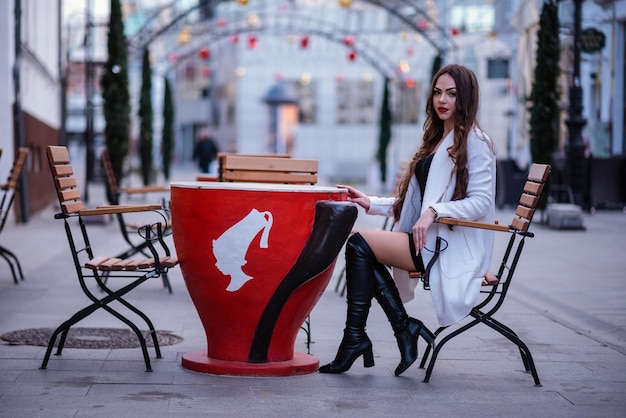 Photo woman sitting on chair at home