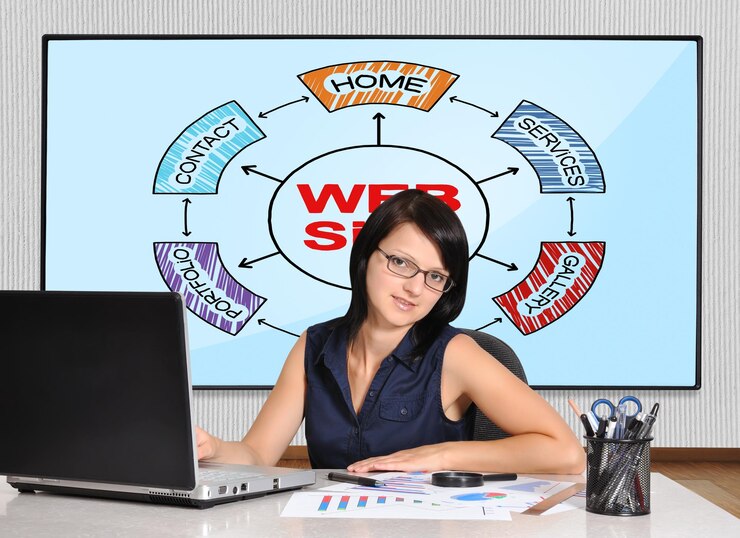 फोटो woman sitting in office