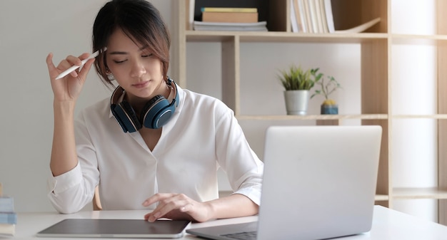 Woman sitting ues laptop thinking of problem solution, thoughtful female employee pondering considering idea looking at computer screen making decision