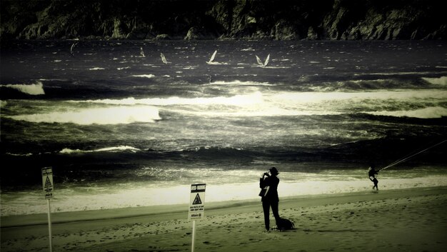 Photo woman standing in water