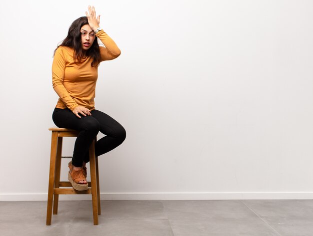 Photo woman on a stool, remembering something