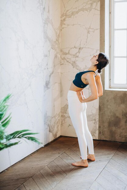 Photo woman stretching her back stock photo