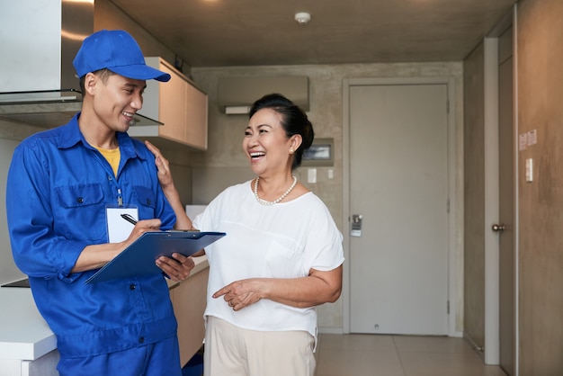 Woman thanking service worker