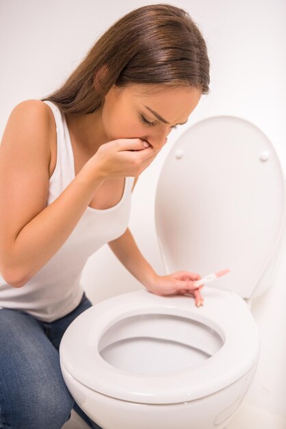 Photo a woman in the toilet