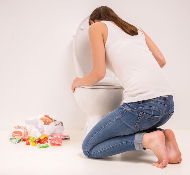 Photo a woman in the toilet