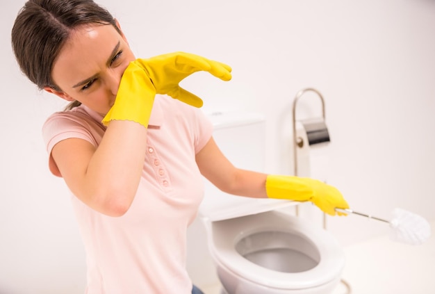 Photo a woman in the toilet