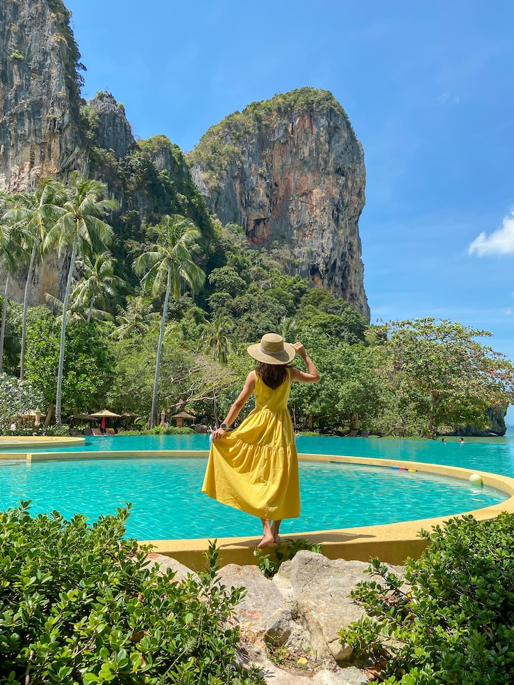 Photo woman tourist in yellow dress and hat traveling on railay beach krabi thailand vacation travel summer wanderlust and holiday concept