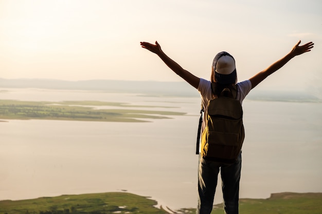 Photo woman traveler success