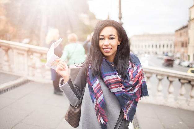 写真 ローマを旅する女性