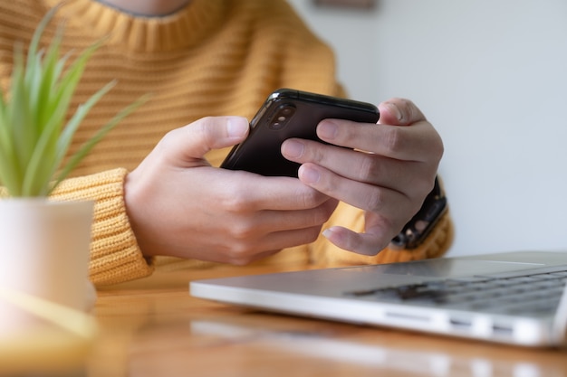 woman turning off her smartphone