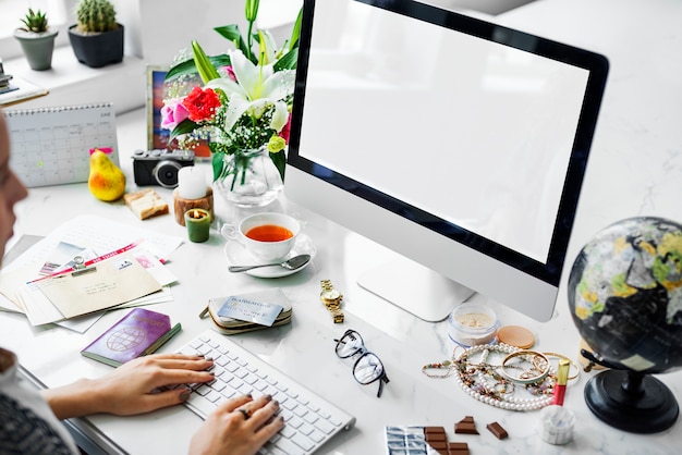 Photo woman using computer